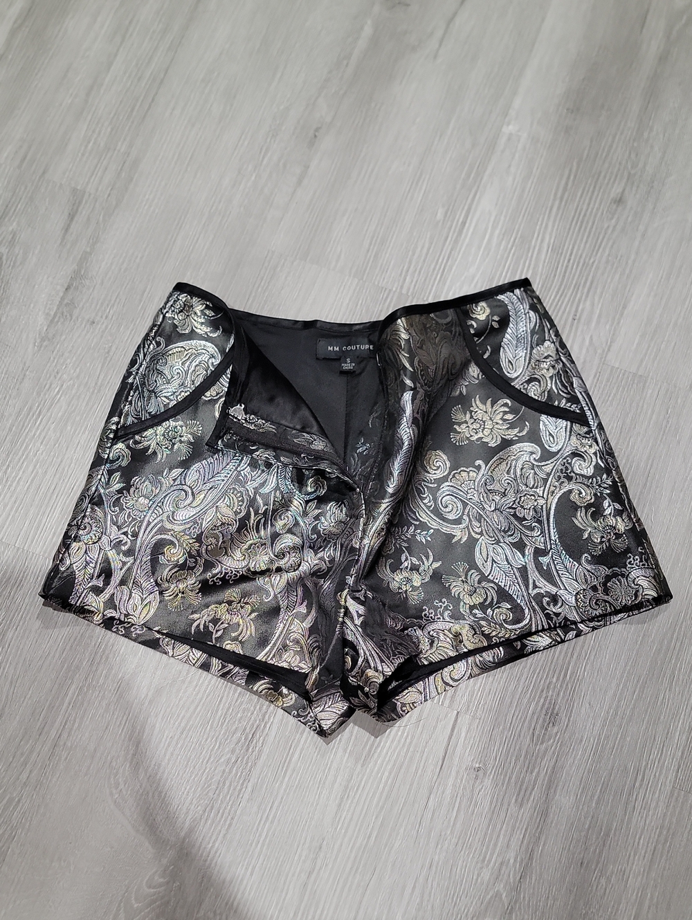 MM Couture Black Paisley Metallic-Accent High Waist Shorts Small Pockets Lined